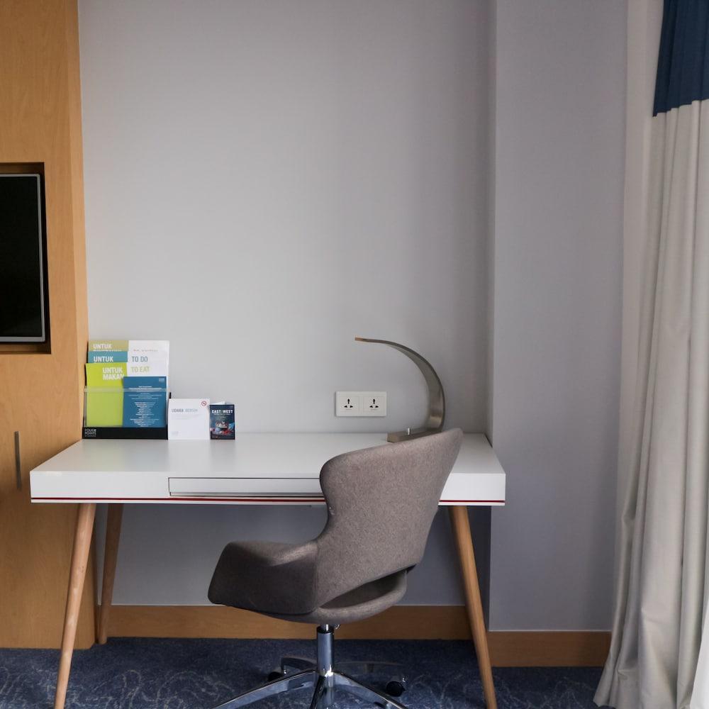 Four Points By Sheraton Surabaya, Pakuwon Indah Hotel