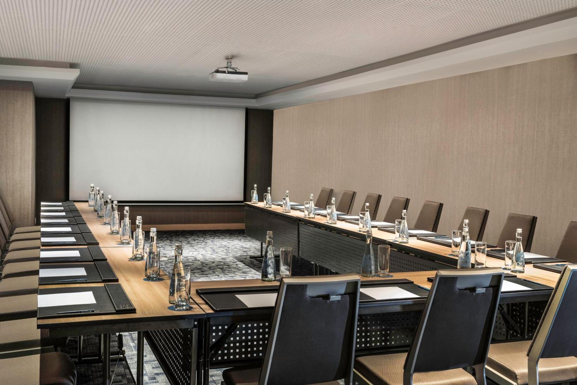 Hotel Four Points By Sheraton Surabaya, Pakuwon Indah 4*