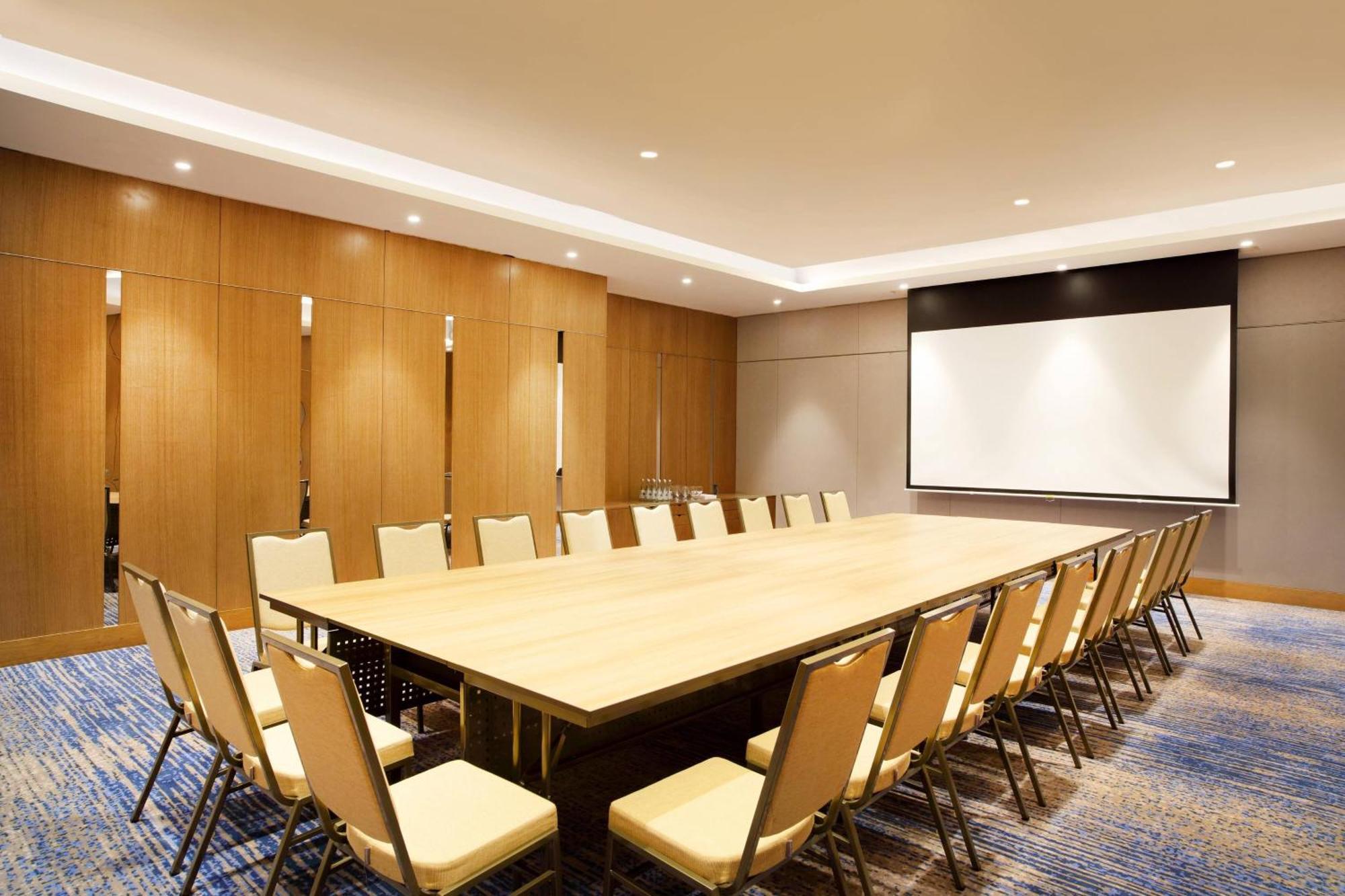 Four Points By Sheraton Surabaya, Pakuwon Indah Hotel 4*